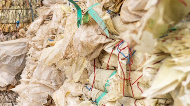 Plásticos de Estufas para Gestão de Resíduos Agrícolas na Linhambiente