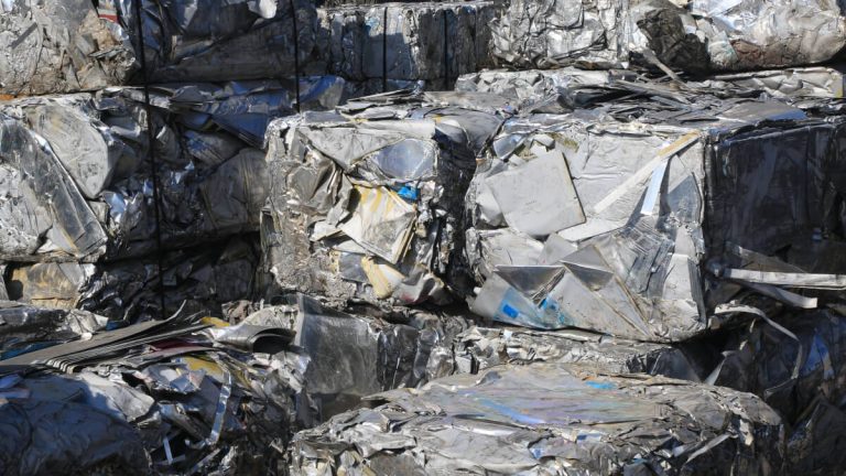 Linhambiente - Venda e Exportação de Metais - Sucata de metal comprimida