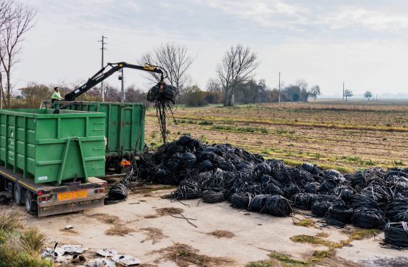 Camião com contentores “polibenne” e atrelado para gestão de Resíduos Agrícolas
